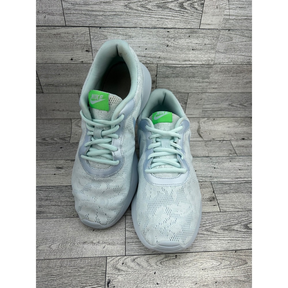 Nike Tanjun SE Women Sz 7 Glacier Blue Ghost Green Running Shoes 902865-400